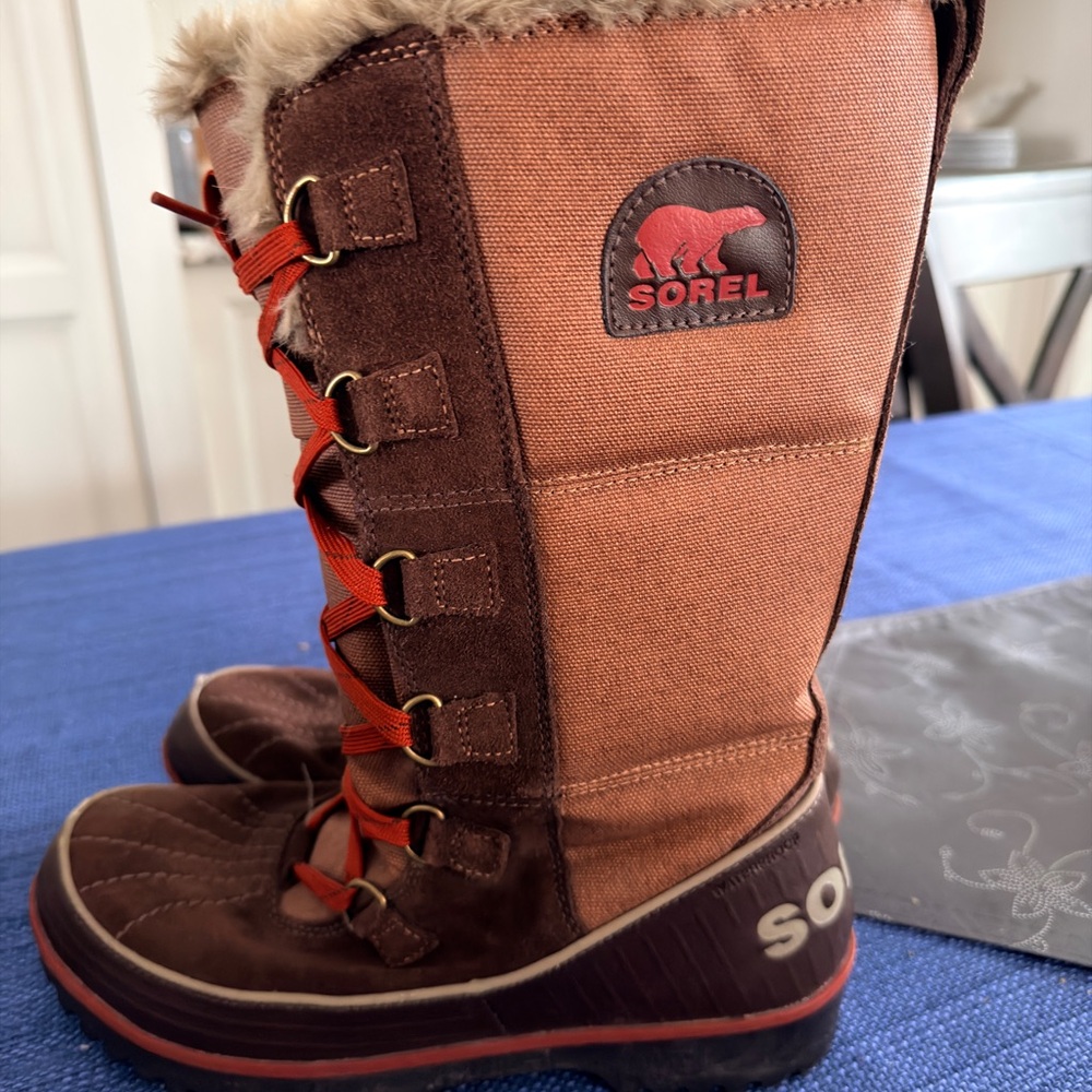 Sorel Brown and Tan Tivoli High II Fleece Brown and Tan Boots size 9/40